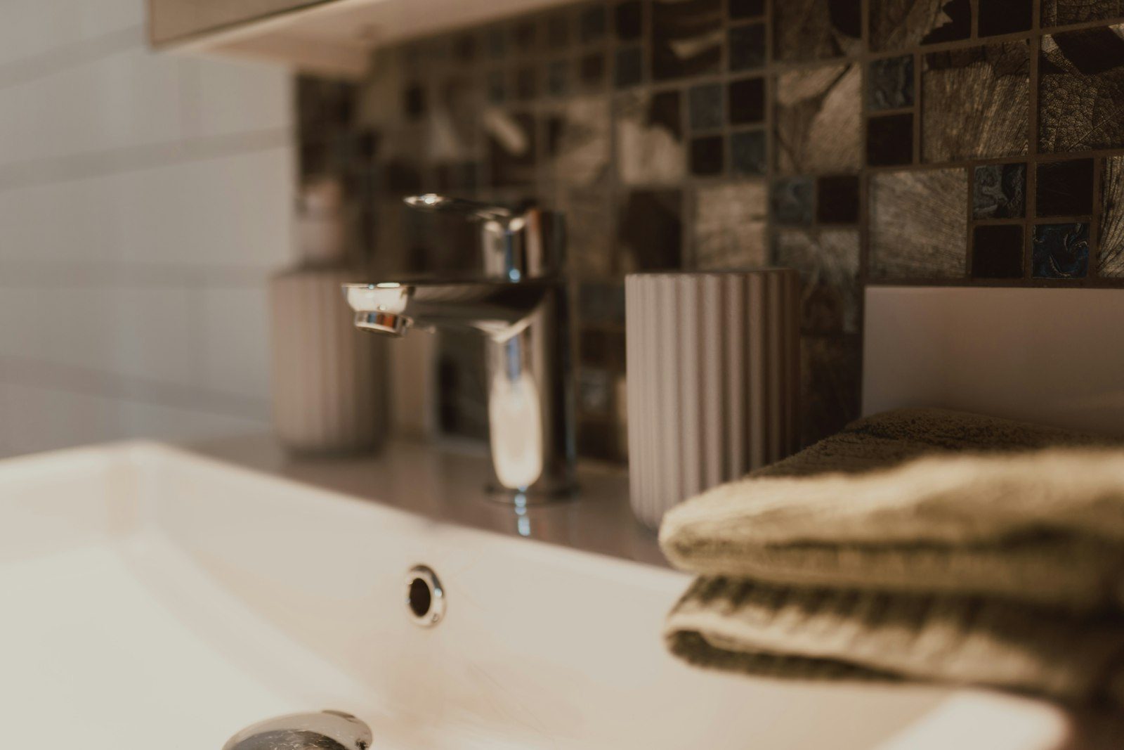 Bathroom renovation Warragul - tile grout cleaning